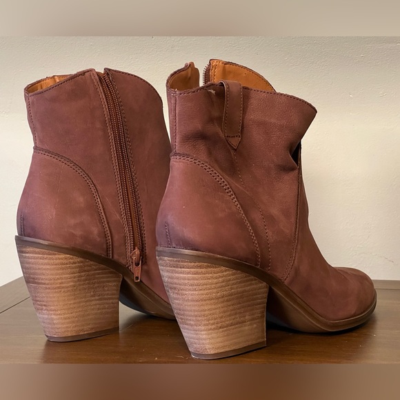 Lucky Loxona Western Ankle Boot - Picture 6 of 11